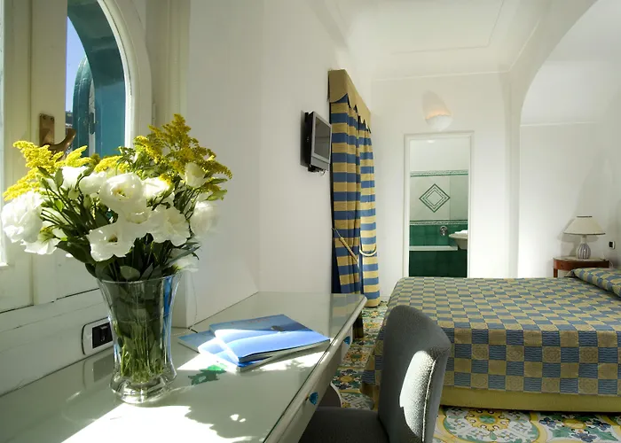 Gatto Bianco ホテル カプリ