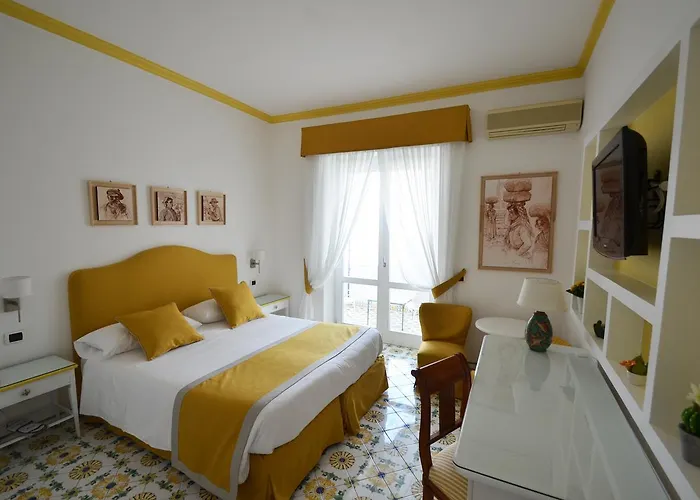 Gatto Bianco ホテル カプリ