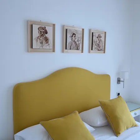 ألبيرغو غاتو بيانكو كابري