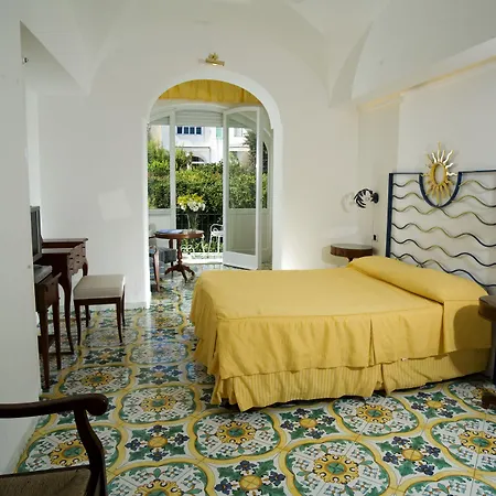 ألبيرغو غاتو بيانكو فندق