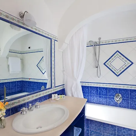 فندق ألبيرغو غاتو بيانكو