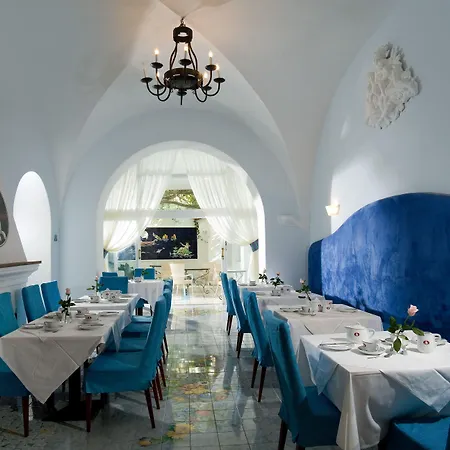 ألبيرغو غاتو بيانكو فندق 4*