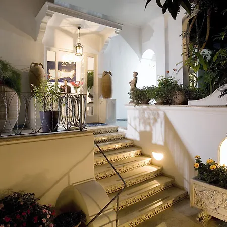 فندق ألبيرغو غاتو بيانكو