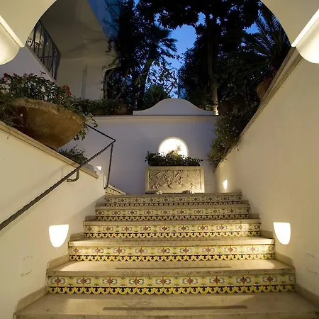 ألبيرغو غاتو بيانكو كابري