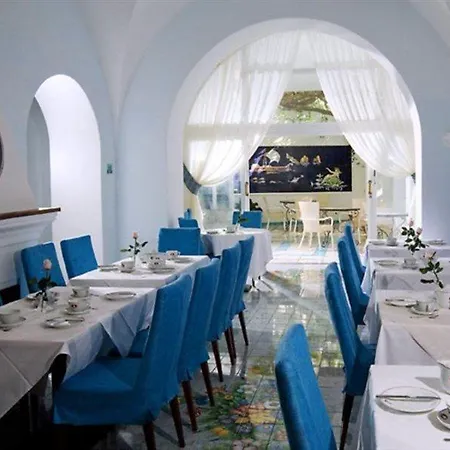 فندق ألبيرغو غاتو بيانكو