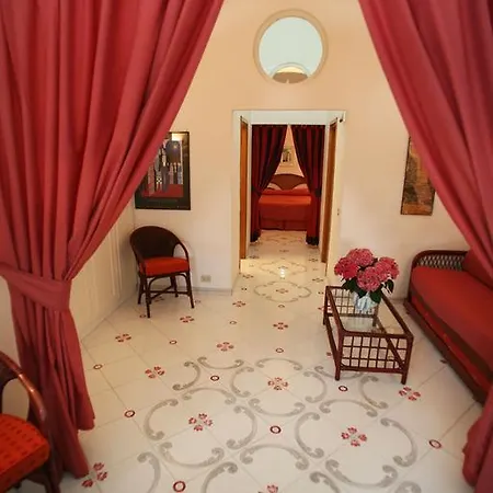 ألبيرغو غاتو بيانكو 4* كابري