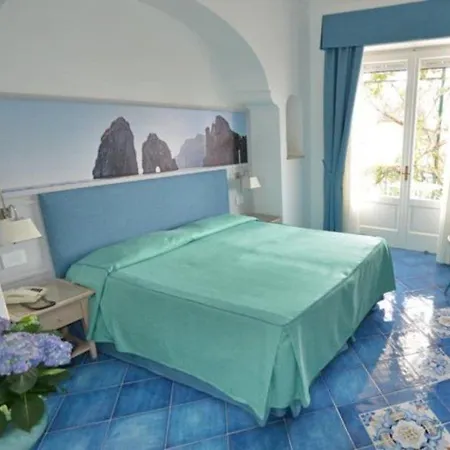 فندق ألبيرغو غاتو بيانكو