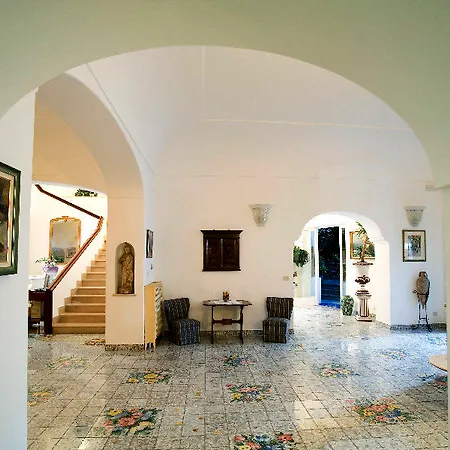 ألبيرغو غاتو بيانكو فندق كابري