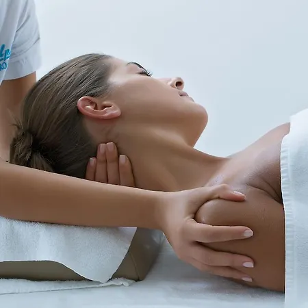 ألبيرغو غاتو بيانكو فندق 4*